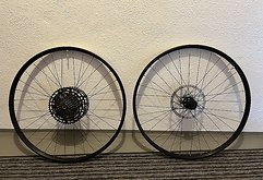 Stan's NoTubes FLow Laufradsatz mit Novatec Naben