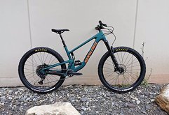Santa Cruz Bicycles Hightower C Crbon S-Kit Größe: S Matte Evergreen Modell 2023 auf Lager