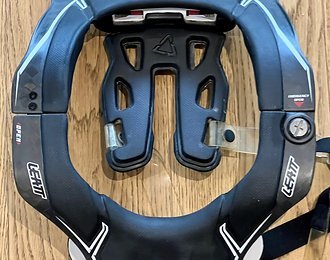Foto von Leatt DBX 6.5 KARBON NACKENSCHUTZ NECK BRACE
