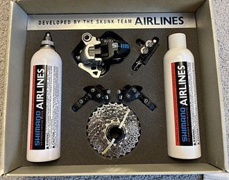 Foto von Shimano Airlines Skunk Team für z. B. GT Lobo, Yeti, Foes