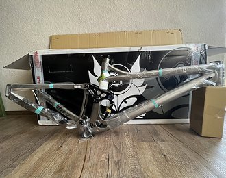 Foto von Banshee Titan Rahmen Größe M Raw *NEU*